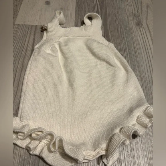 Adorable Cream Knit Baby Romper - Picture 5 of 6
